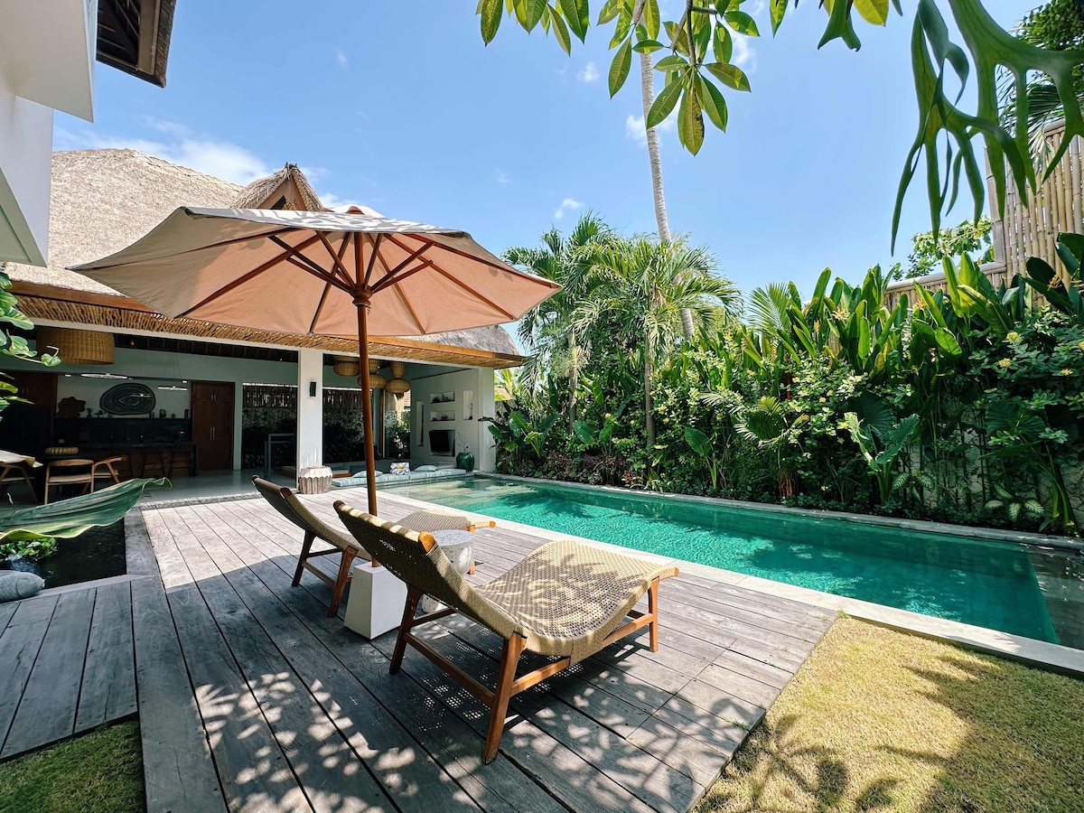 Villa in Mengwi · 2 bedrooms · 2 beds · 2 private baths, comparable Airbnb