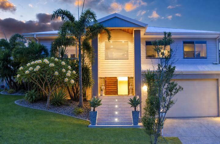 Lux Family Retreat With Pool & Outdoor Dining - Springbrook