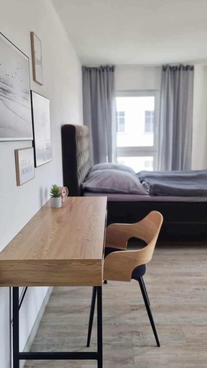 Helles Apartment Mit Balkon & Parkplatz, Uniklinik - 馬德堡