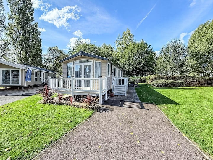 Beautiful Caravan At Hopton Haven Ref 80011b - Great Yarmouth