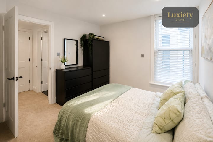 Long-stay King Bed Apartment | Near Pier & Station - Southend-on-Sea