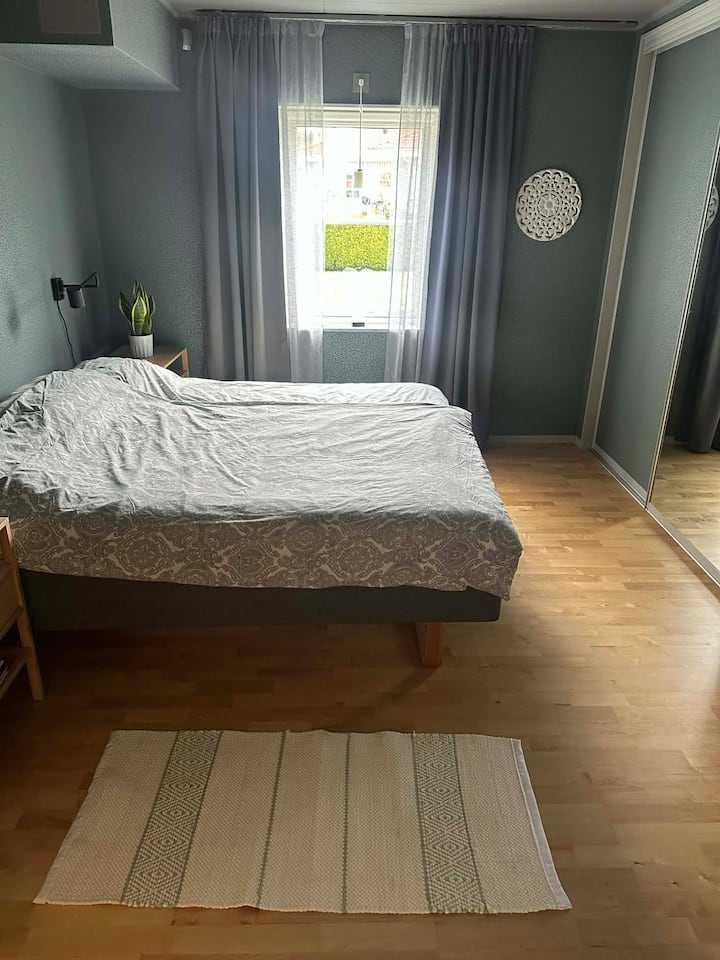 Dormitorio 1: cama tamaño king.