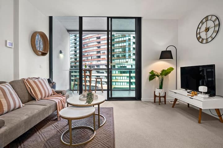 Modern Docklands 1br | Pool, Gym, Sauna + Parking - Monash University Parkville Campus
