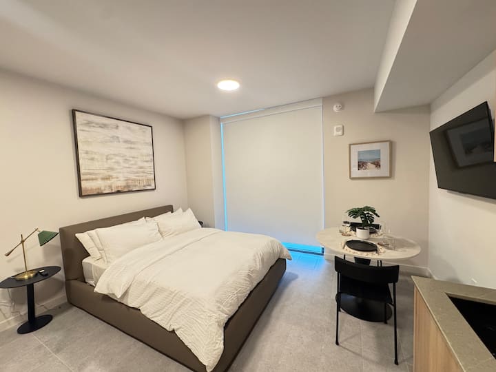Stylish Studio, Sleeps 4, Prime Location - Miami, FL
