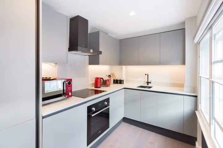 Prime London Stay: Soho, Covent & Tube Nearby - Lontoo