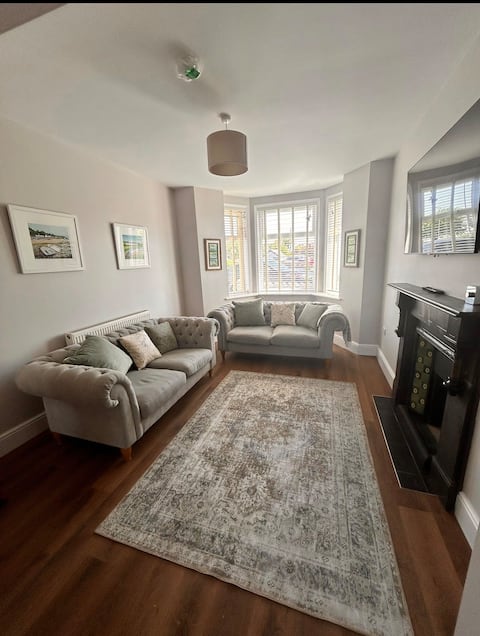 Top performing Airbnb: Family home in Moelfre, Anglesey. Sleeps 8 in Llanallgo, Penrhos Lligwy, Llanallgo, Penrhos Lligwy