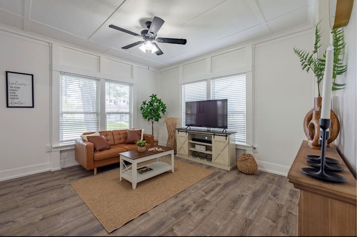 Cozy Peaceful 2br 2ba In Sugar Land Center - Sugar Land, TX