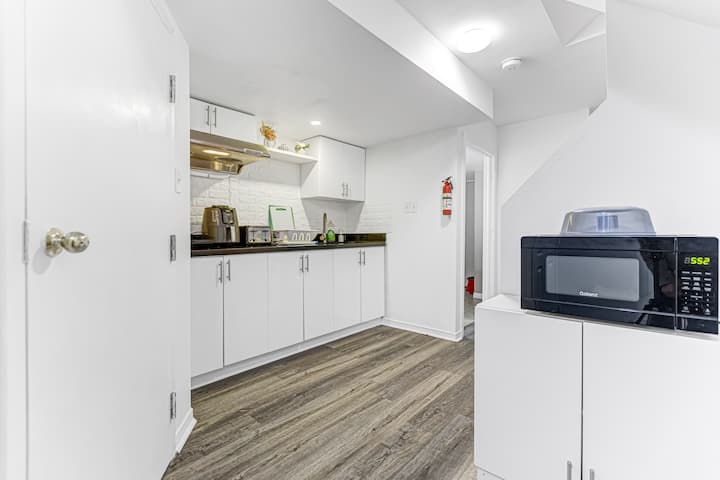 Private Ensuite + Workspace | Parking Included - Vaughan