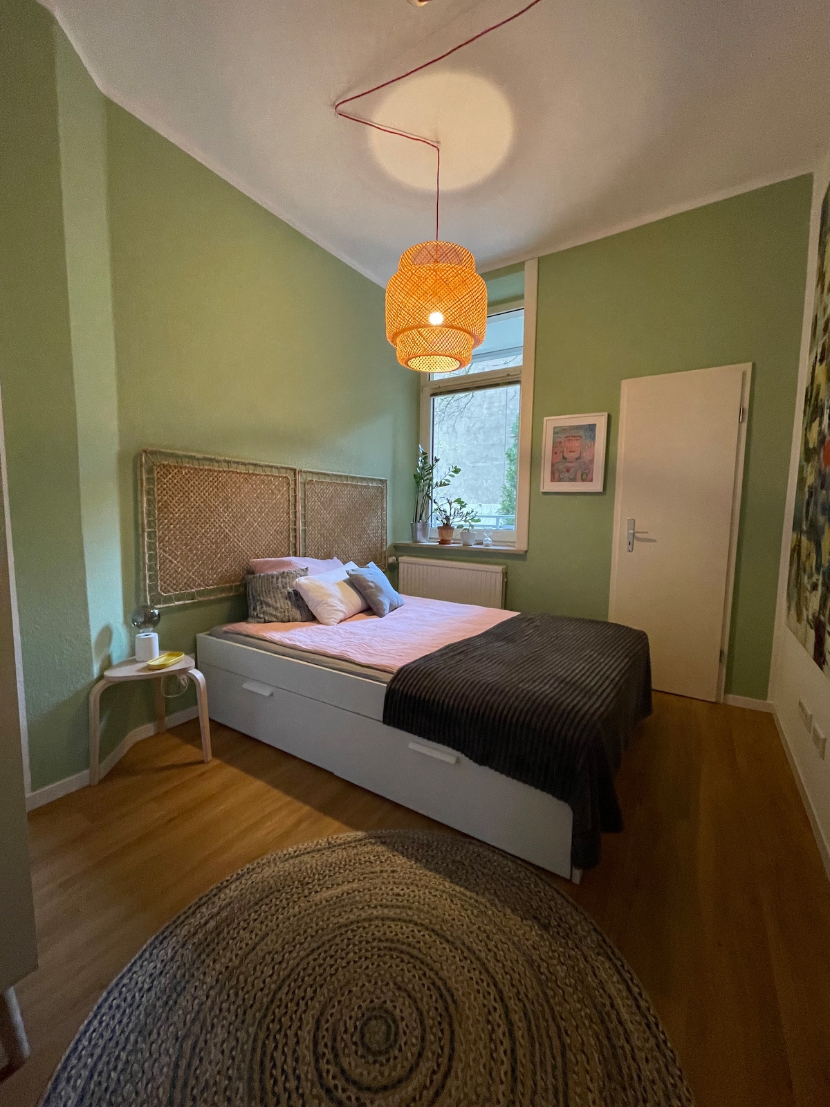 Bright, stylish apartment with an artistic atmosphere in Hannover