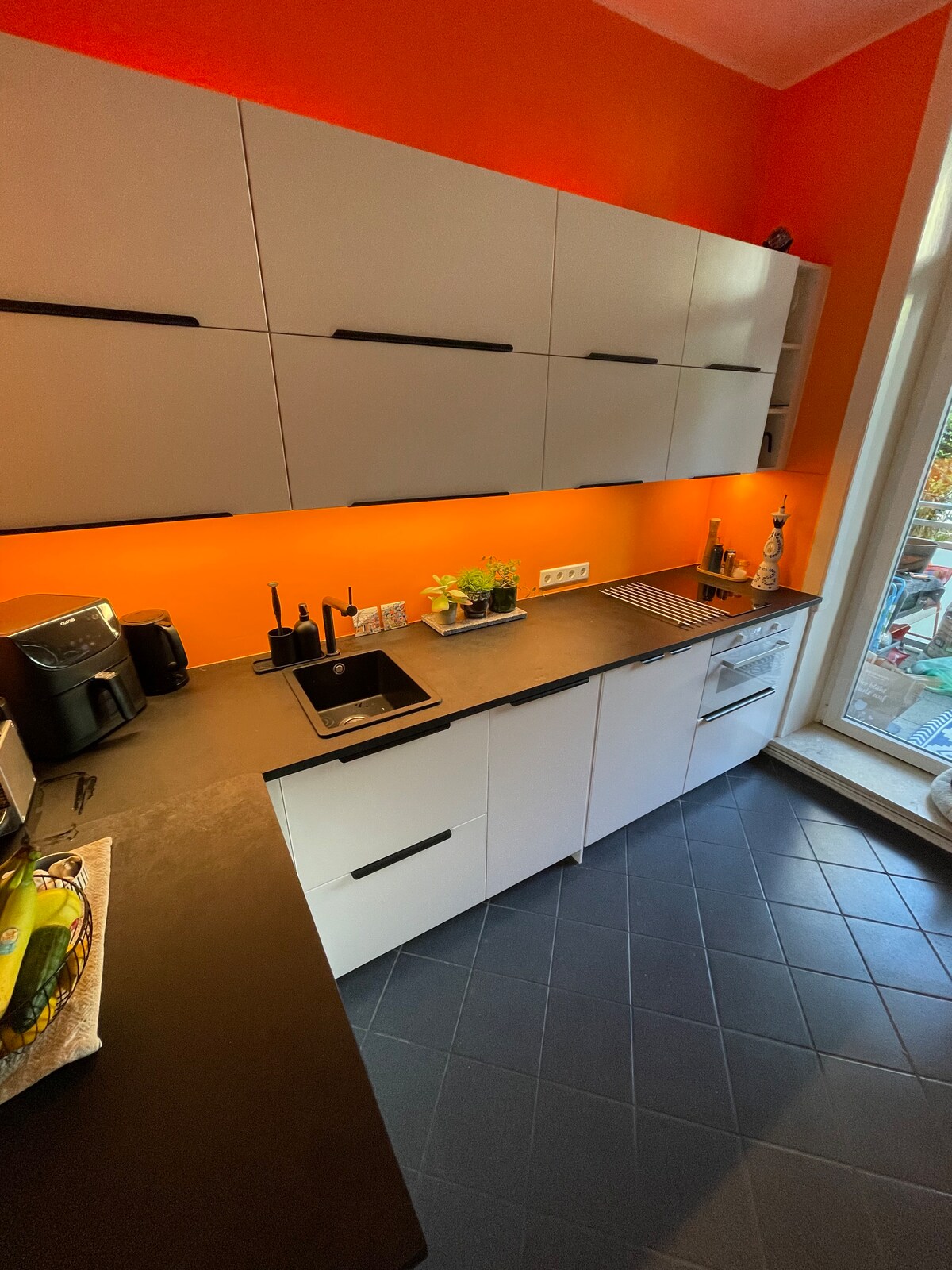 Bright, stylish apartment with an artistic atmosphere in Hannover