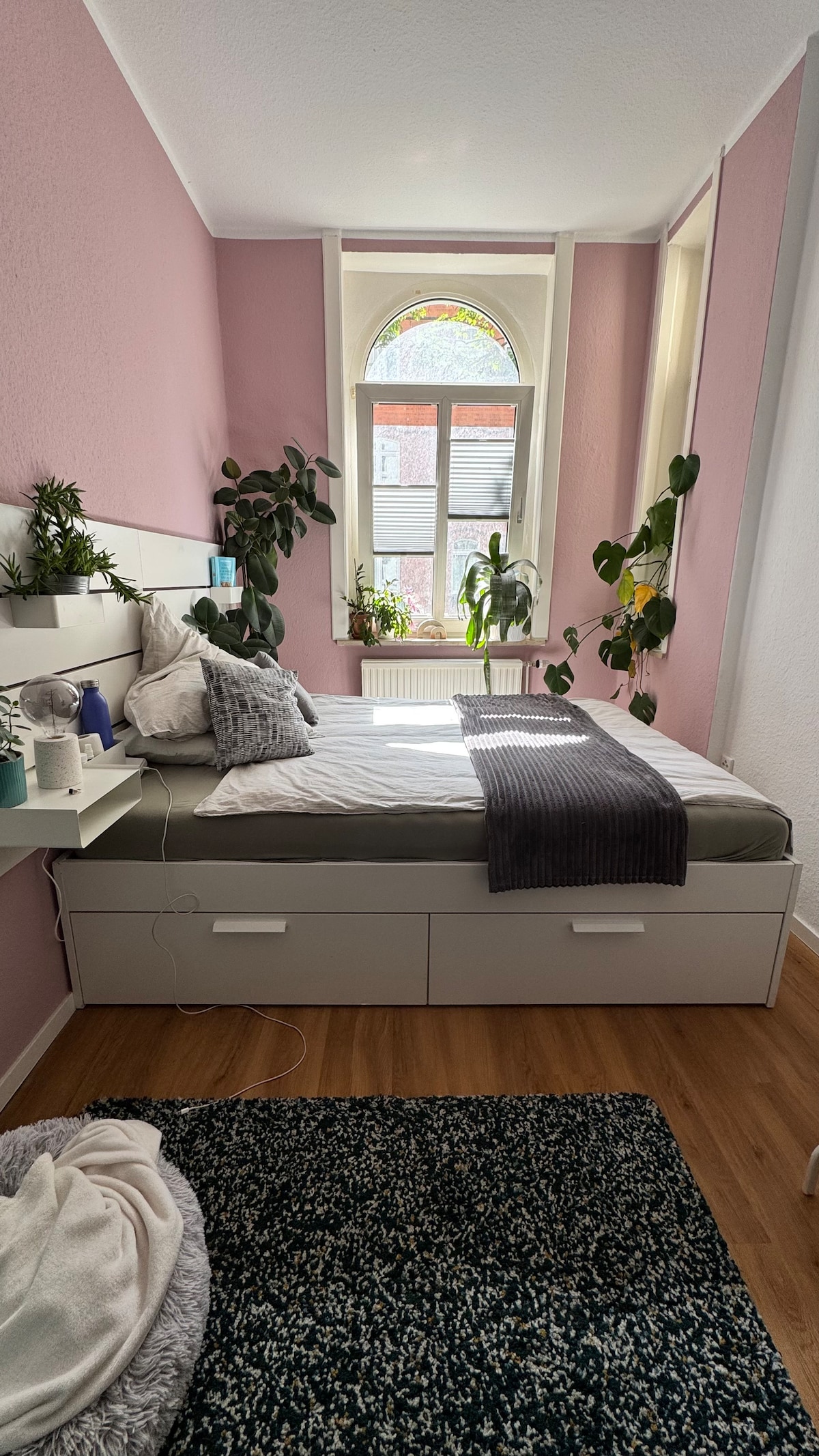 Bright, stylish apartment with an artistic atmosphere in Hannover