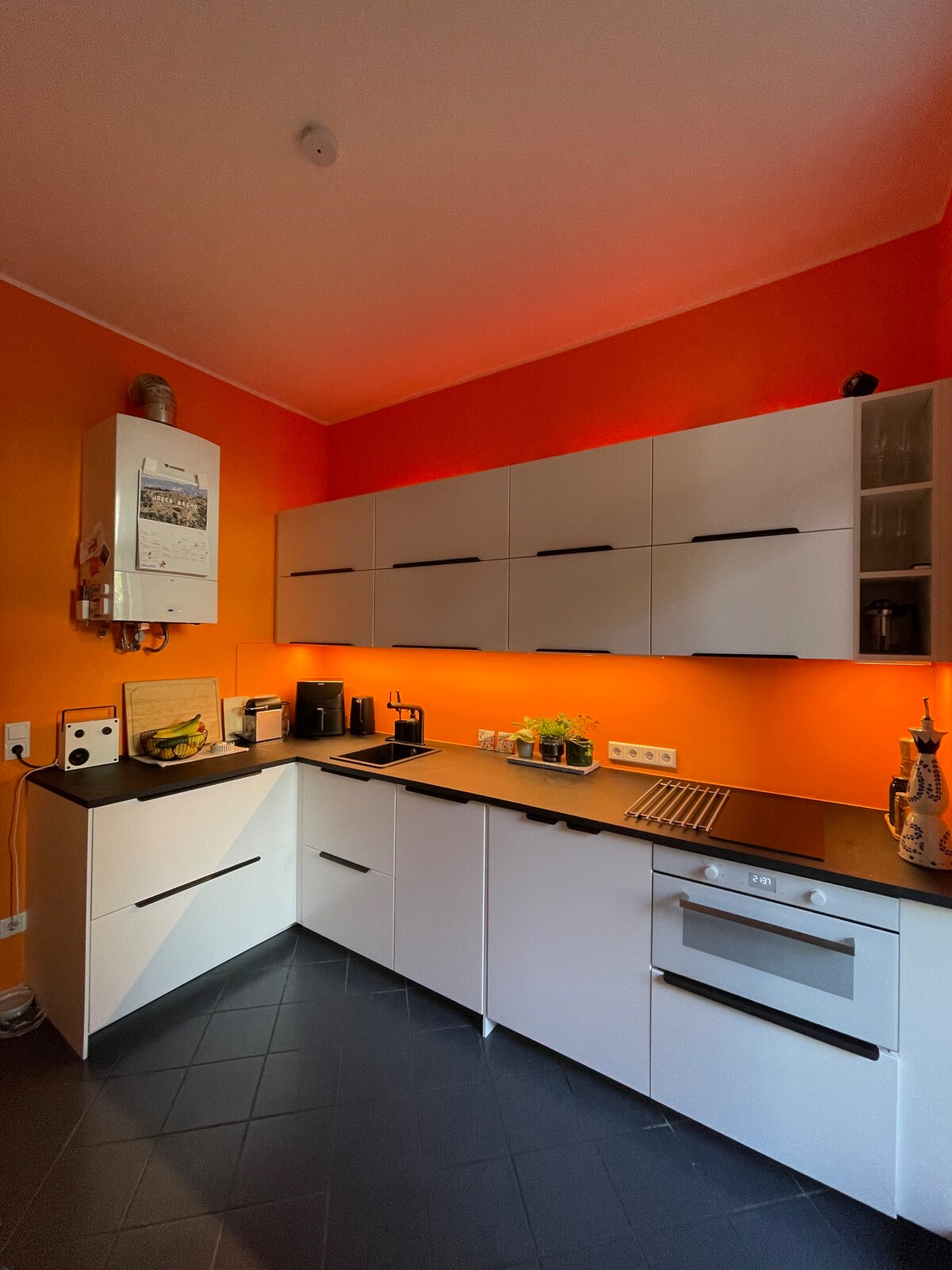 Bright, stylish apartment with an artistic atmosphere in Hannover