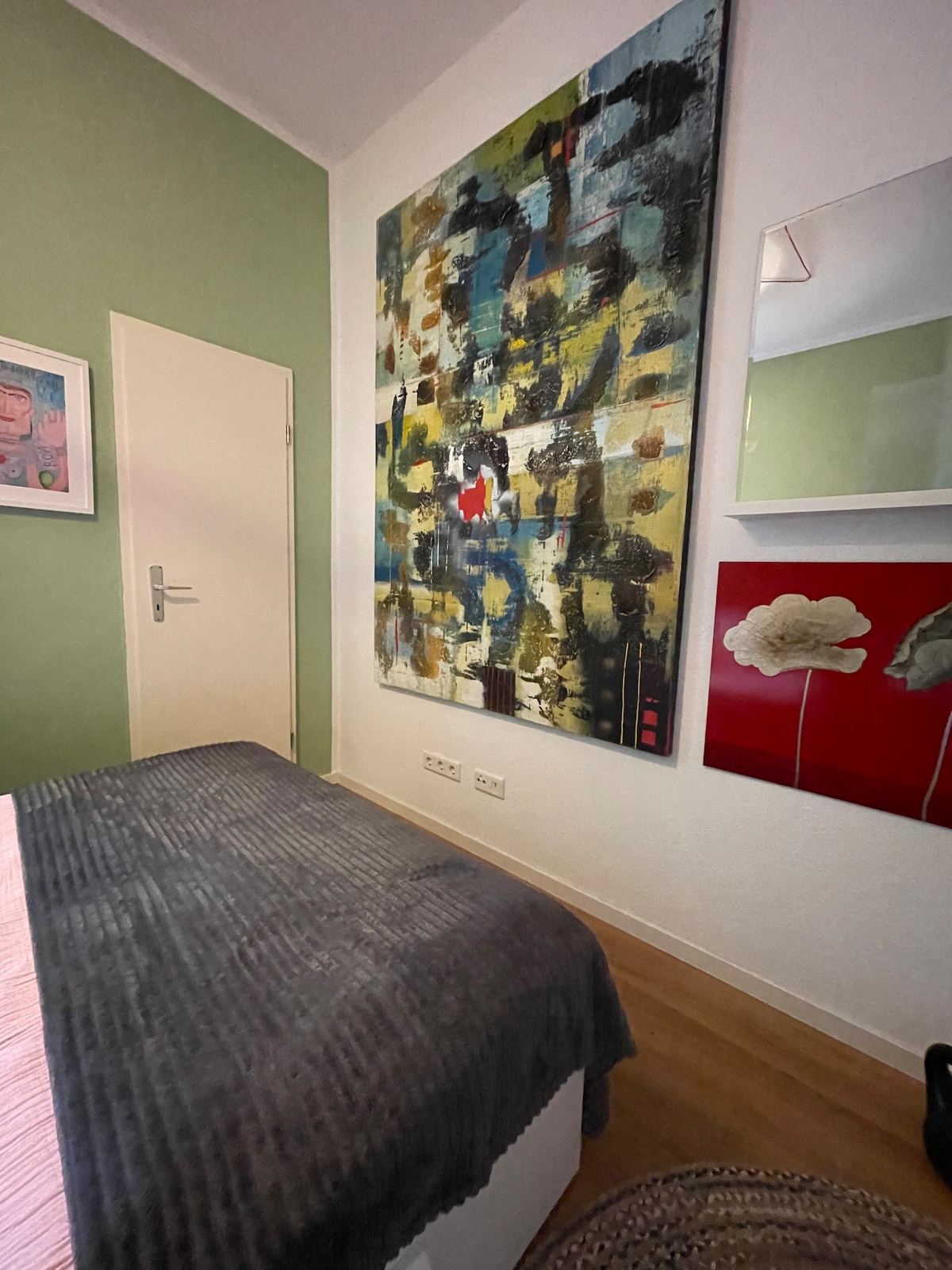 Bright, stylish apartment with an artistic atmosphere in Hannover