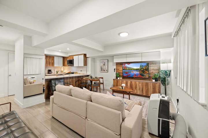 Refined 2br+sofa Bed | Stay In Heart Of Downtown - Vancouver