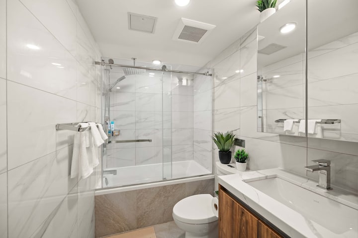 Refined 2br+sofa Bed | Stay In Heart Of Downtown - Vancouver