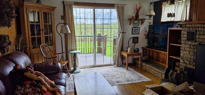Knob Hill Hideaway - Geneva, NY