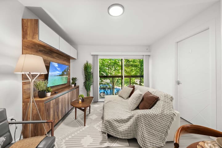 Bright Cozy Retreat W/ Balcony In Downtown - Vancouver