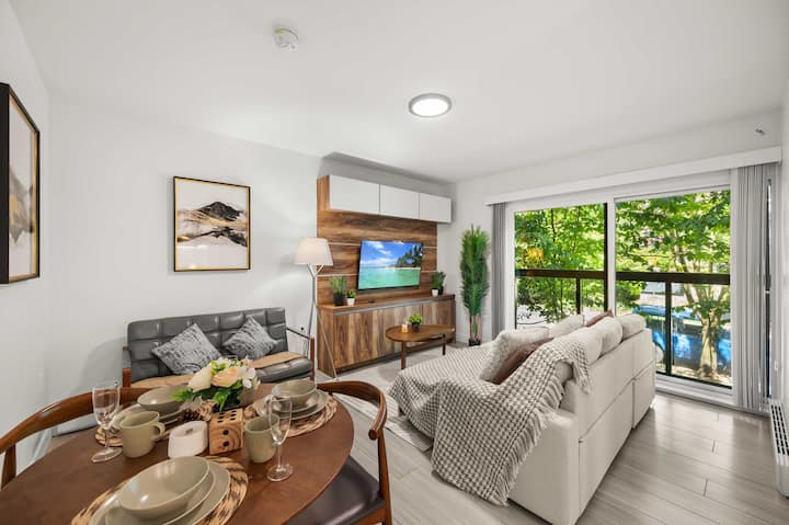 Bright Cozy Retreat W/ Balcony In Downtown - Vancouver