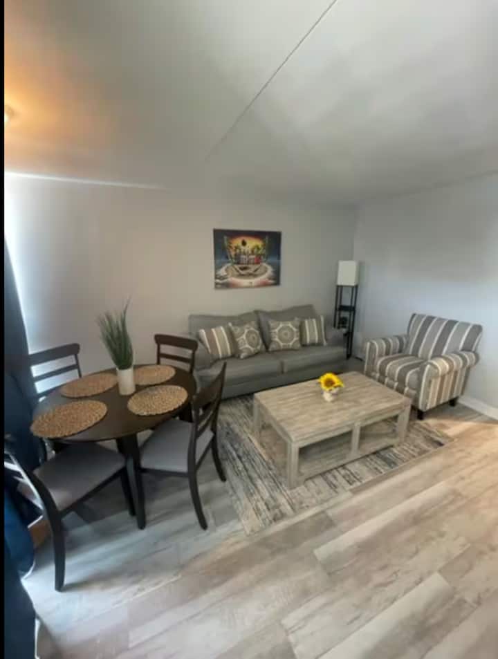 Wildwood Getaway - Pool & Parking - Walk To Beach - North Wildwood, NJ