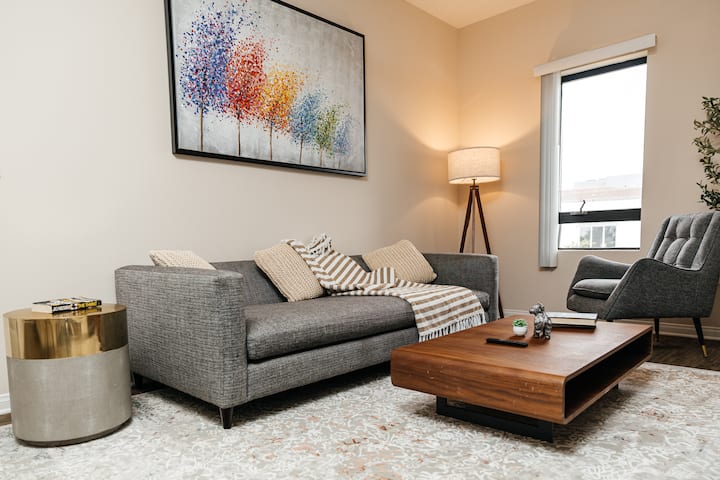 Gorgeous 2b Apartment With Parking • Gym • Pool - Beverly Hills