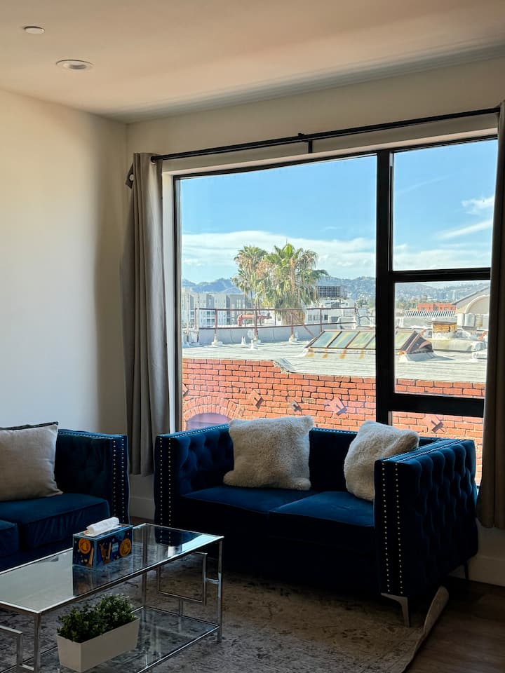 Private Queen Room With Balcony In Central Ktown - Los Ángeles, CA