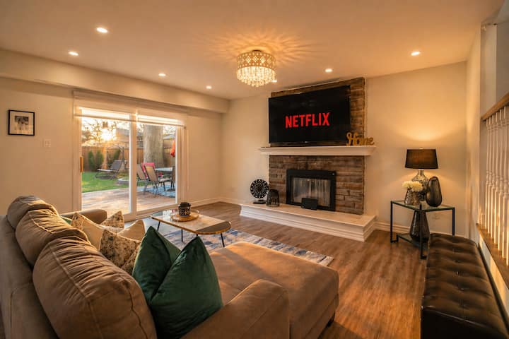 Spacious 3br Villa In Scarborough | Prime Location - Pickering
