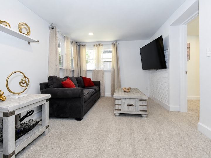 Modern Home | Hpu, Furniture Market & Downtown - High Point, NC