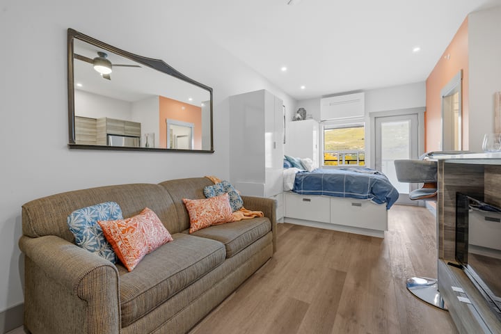 Top Floor Studio/pool, Gym & Pickleball Near Lake - Vernon