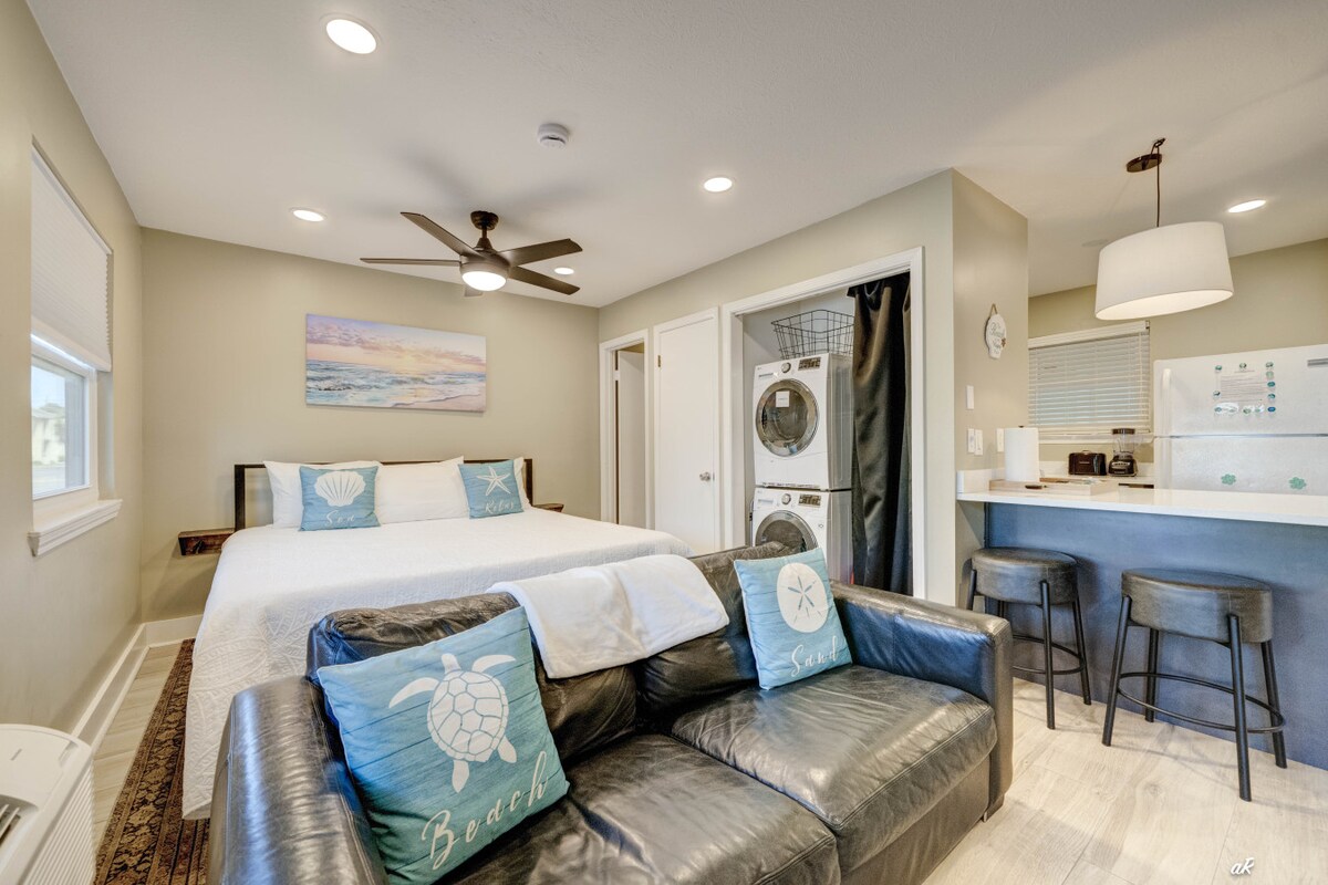 Greenwave Getaway-Awesome Studio w/beach chairs - Condominiums for