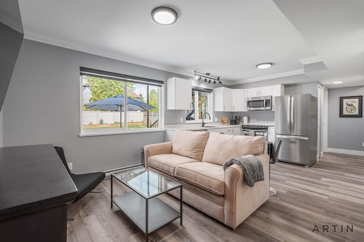 West Van Hideout 2br Suite | Near Grouse Mountain - West Vancouver