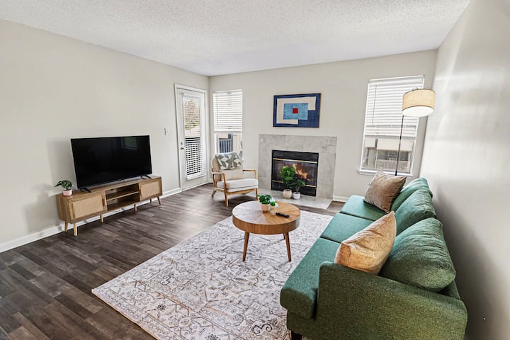 Bright/spacious 2br | King Bed Near Uab/hospitals - Hoover, AL
