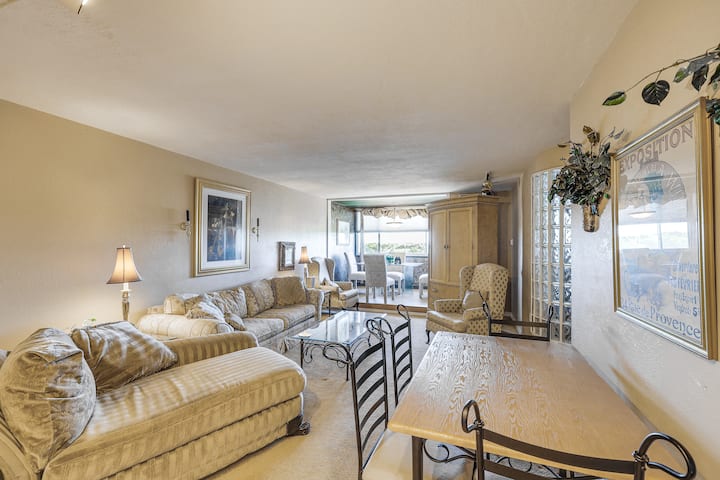 Lake Hamilton Living: Condo W/ Views + Pool - Hot Springs, AR