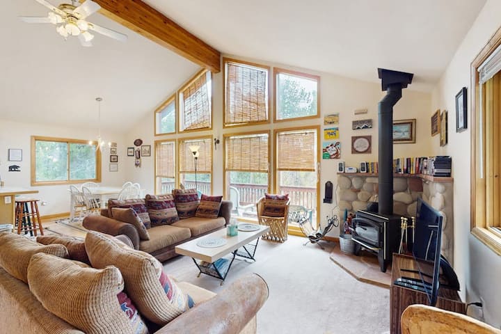 Secluded 3br Cabin | Fireplace | Deck | Wildlife - Fairplay, CO