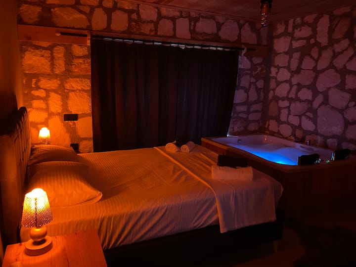 Havuzlu Jakuzili Muhafazakar Dublex Taş Villa - Kekova