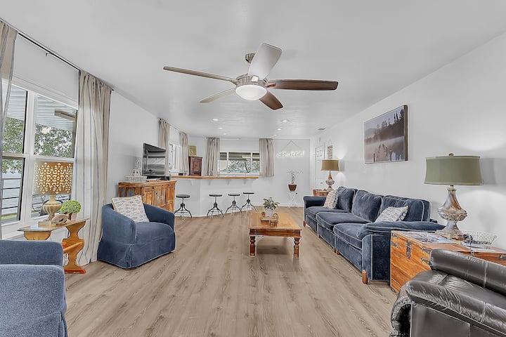Lakefront, Sleeps 12, Swim Platform, Near Rocker B - Possum Kingdom Lake, TX