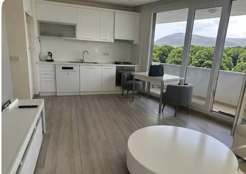 Popular Airbnb listing: 5 minutes to Sabiha Gökçen Airport, 5 minutes on foot to Lens Shopping Mall, Netflix in Pendik