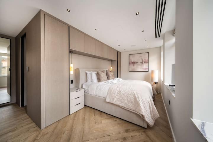 Master Bedroom & Luego