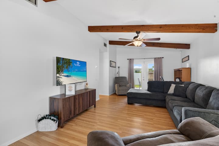 Bay Street Oasis | Luxury 3br/3ba Coastal Retreat - Sarasota, FL