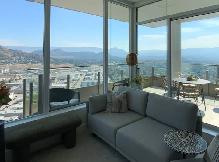 Executively Furnished One Bedroom With Den Condo - Kelowna