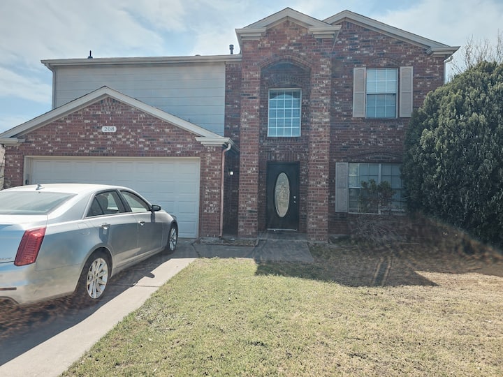Bueautiful 3 Bedrooms Two And Half Bathroom Home. - Arlington, TX