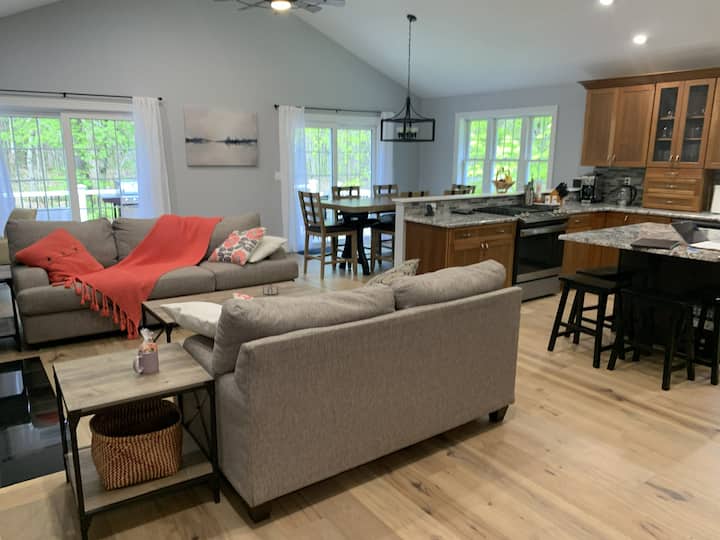 Private Woodland Retreat By Lake | Berkshires - Barkhamsted Reservoir, CT