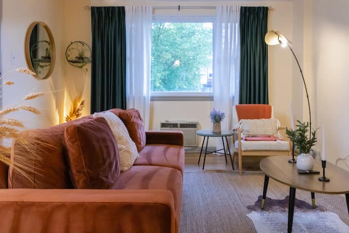 Family Friendly Dedicated Parking | Easy To City - Chestnut Hill, PA
