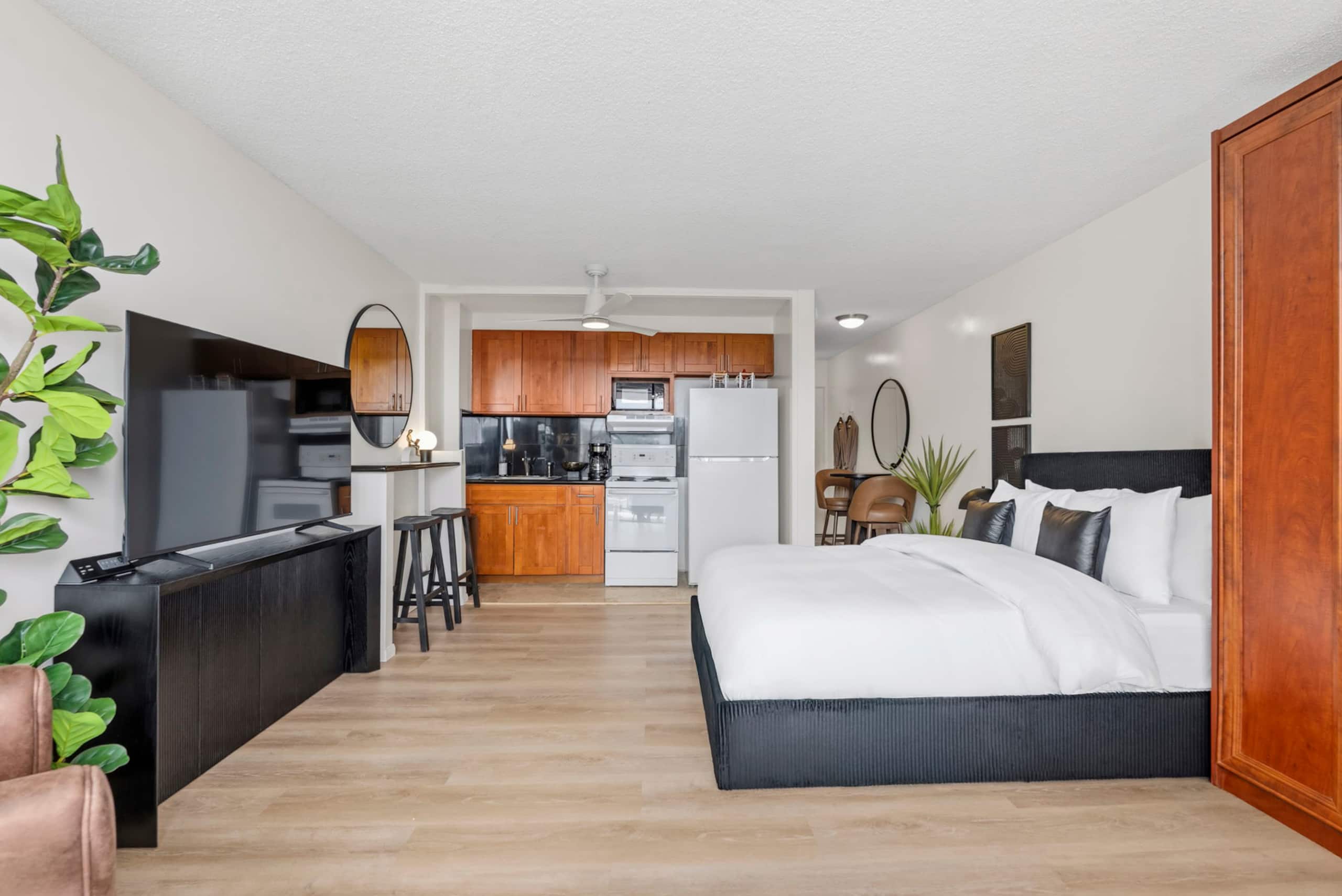 Heo + Parking + Pool + WD + Waikiki View + Luxury - Image 43