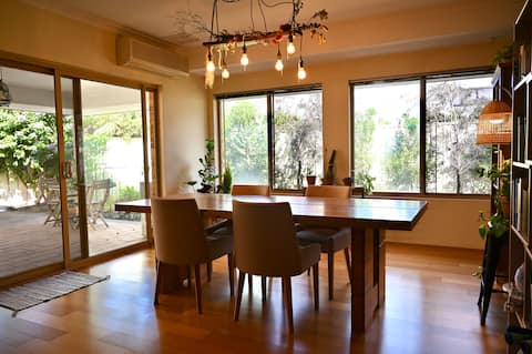 Florist's Home - Calm & Cozy