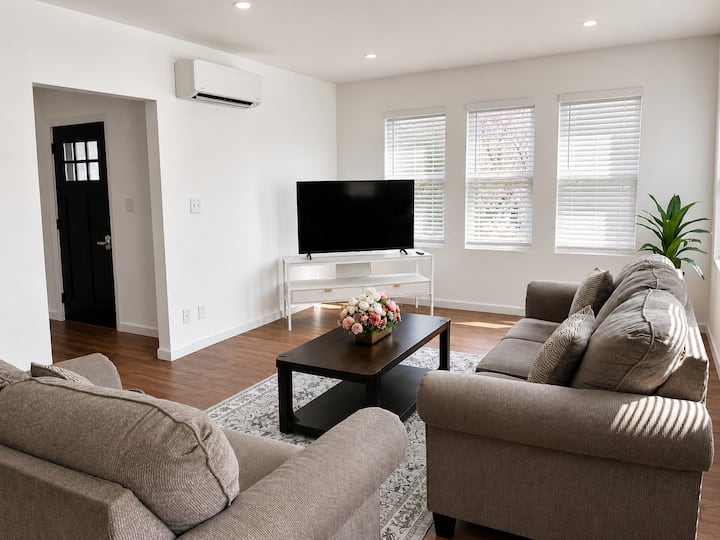 Bright & Cozy Modern Getaway! - Medford, MA