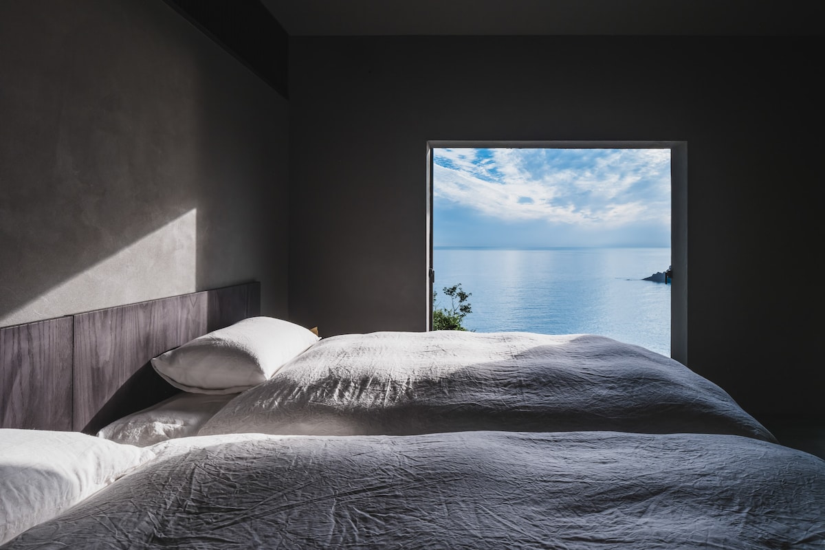Cliff Cabin — Outdoor Bath, National Park - Houses for Rent in