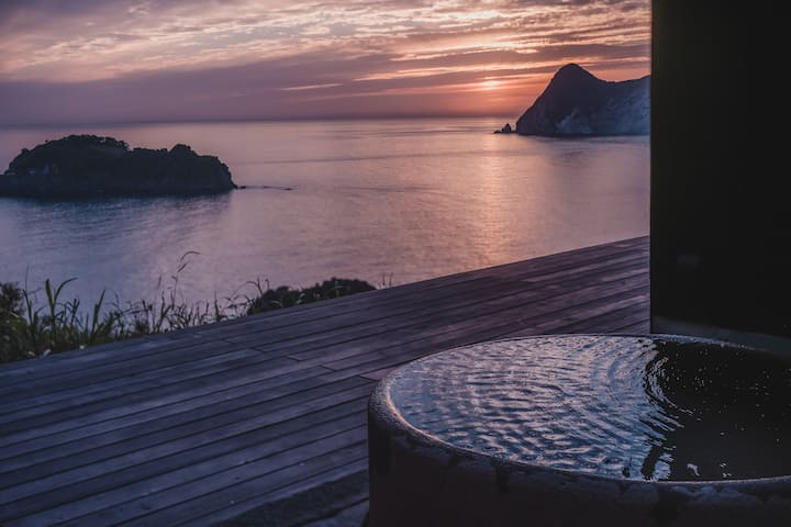 Cliff Cabin — Outdoor Bath, National Park - Houses for Rent in