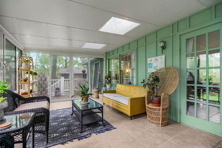 Mid-century Ranch With Sunroom & Gardens - Liberty, MO