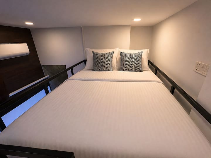 Triple Ensuite Room, Movie Screen, Bugis Mrt - Singapour