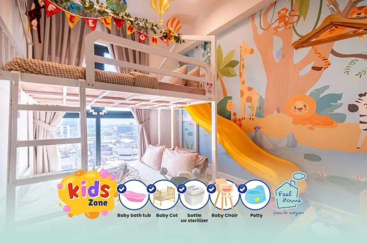 The Lions Den Loft Kid Home Above Train Station - Cheras